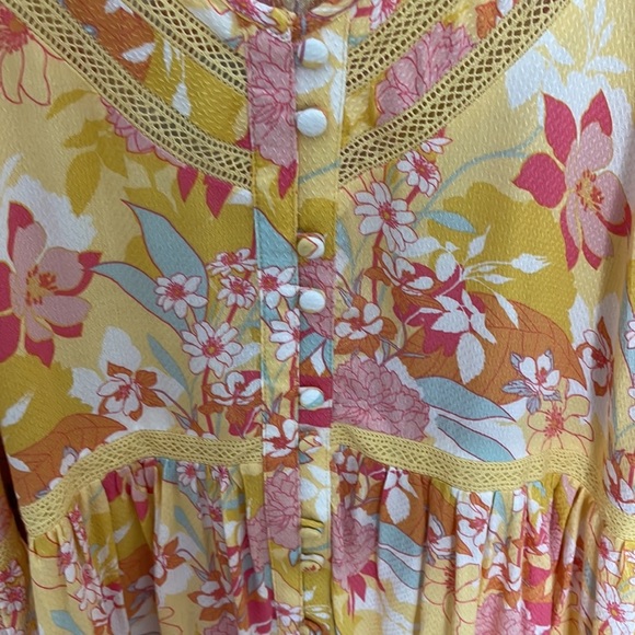 Torrid women size 2 Blouse - Picture 4 of 7